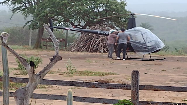 Helicóptero que o Fótografo Rui Rezende estava faz pouso forçado em fazenda de Morro do Chapéu-BA.