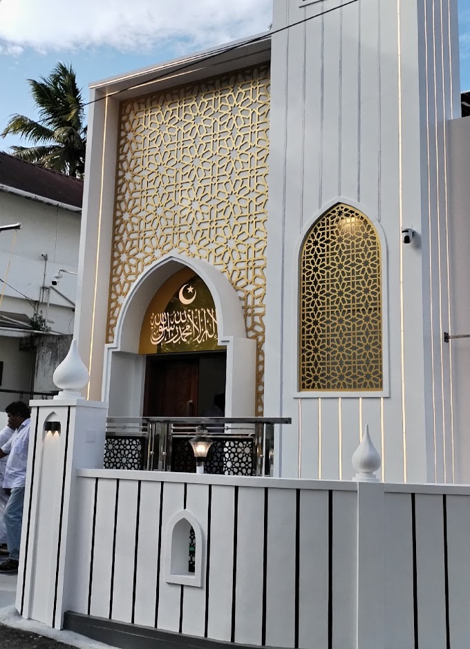 ആറ്റിങ്ങൽ ആലംകോട് ജുമാമസ്ജിദിന്കീഴിൽ ഹൈസ്കൂളിന് സമീപമുള്ള എച്ച് എസ് മസ്ജിദ് ആലംകോട് ജുമാമസ്ജിദ് ചീഫ് ഇമാം കുമ്മനം നിസാമുദ്ദീൻ അസ്ഹരി വിശ്വാസികൾക്ക് തുറന്നു കൊടുത്തു.