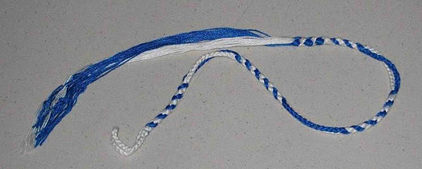 Imagen 241B | Un karaite Ṣiṣit con hilos azules | Anónimo / Atribución-Compartir igual 3.0 No exportado
