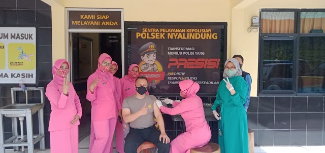 PERKUAT HERD IMMUNITY, PERSONIL POLSEK NYALINDUNG LAKSANAKAN VAKSINASI DOSIS 3