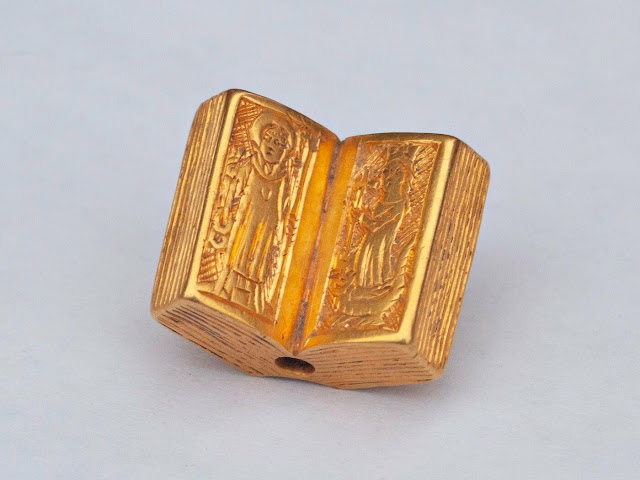 Μικροσκοπικό χρυσό βιβλίο που βρέθηκε σε χωράφι συνδέεται με τον Ριχάρδο Γ’