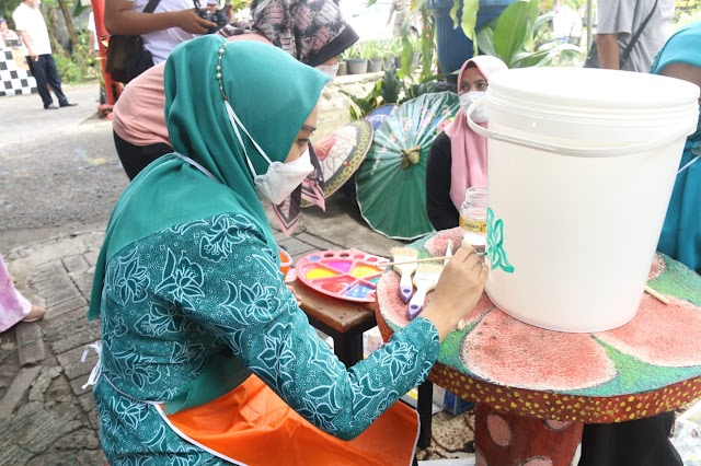 Ning Sasha Promosikan Kampung Literasi Tebel dengan Menggelar Lomba Lukis Cat