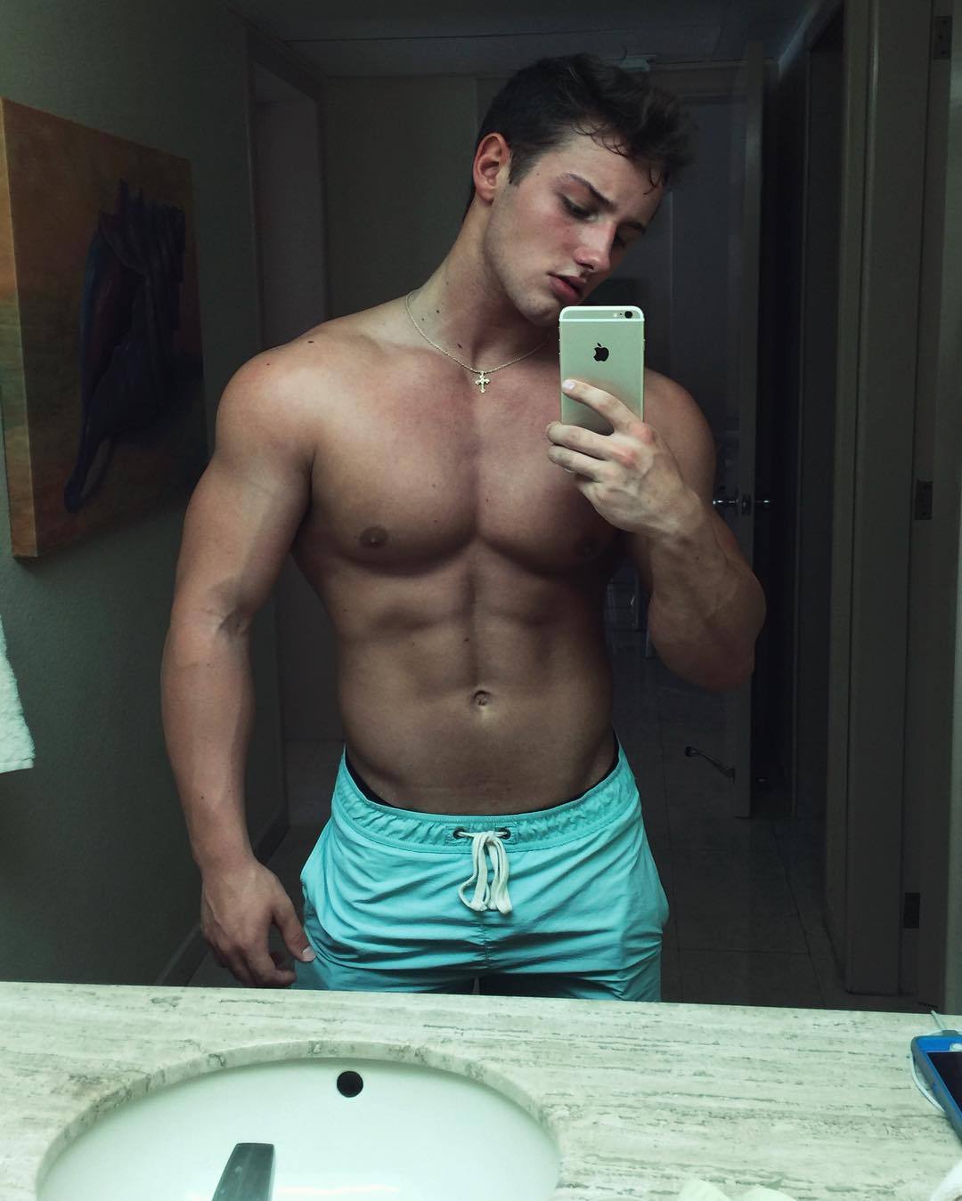 strong-shirtless-young-guys-straight-cocky-selfie