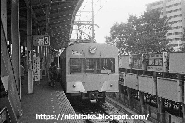 多摩湖線の401系2両編成。　萩山　1982.8月下旬