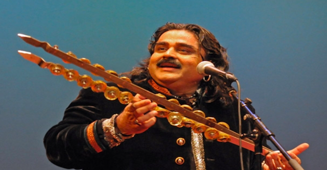 Which of these Punjabi singers is known for using Chimta instrument?