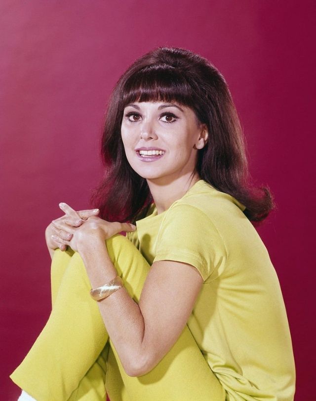40 Gorgeous Photos of Marlo Thomas in the 1960s and '70s ~ Vintage Everyday