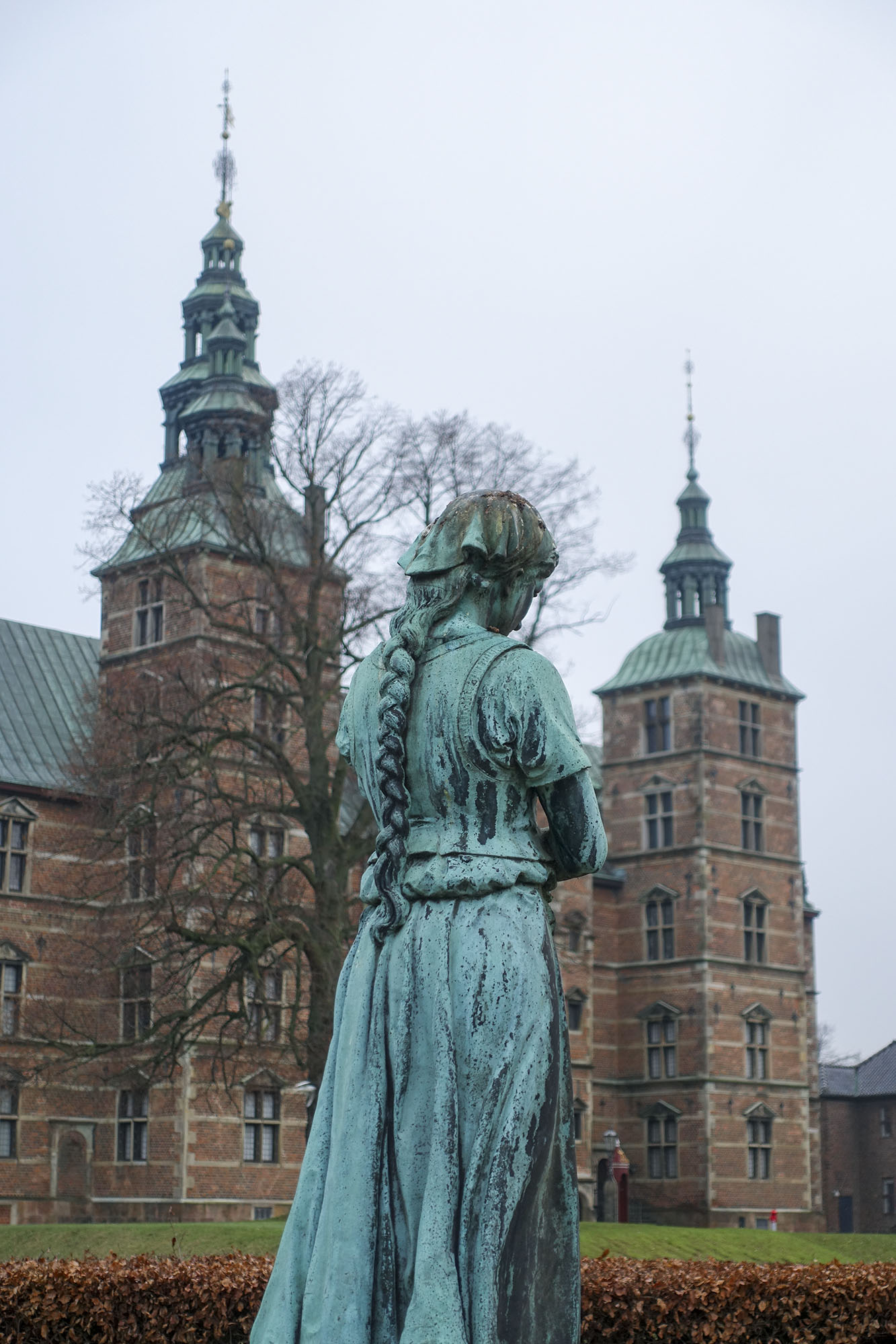 rosenborg castle slot copenhagen winter statue