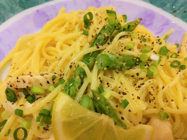 鎌倉パスタ　ペリエ千葉店　蒸し鶏とグリーンアスパラのレモンクリームパスタ