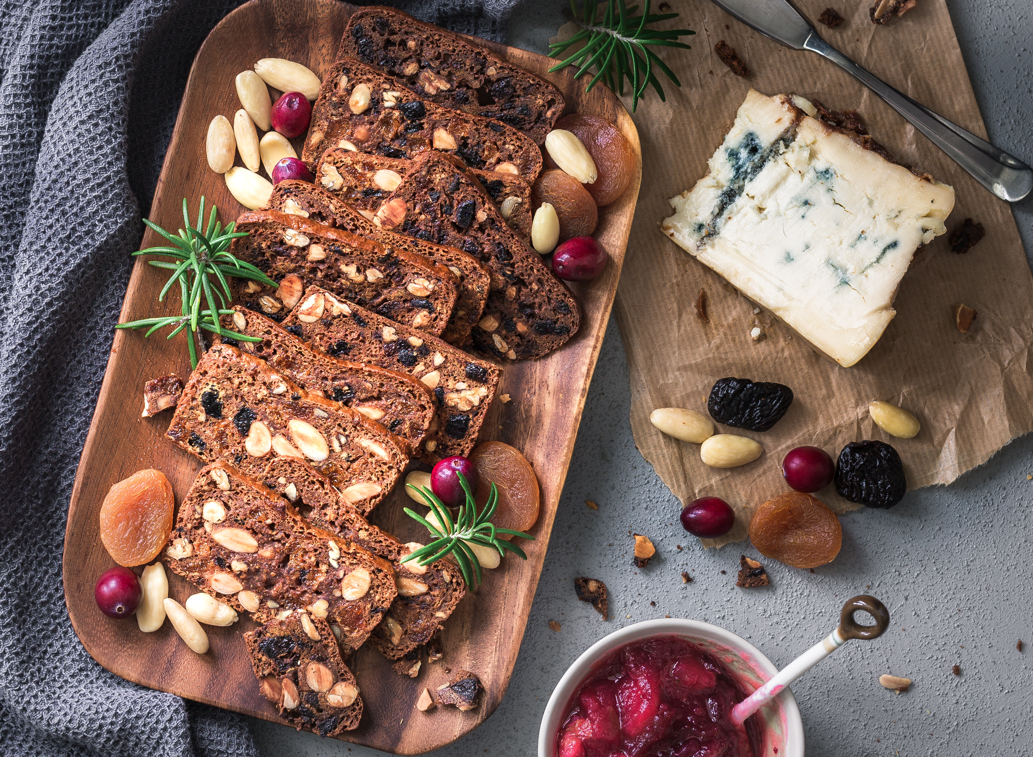 WEEKENDS IN THE KITCHEN: Dry Fruit Crackers~  Крекери със сушени плодове