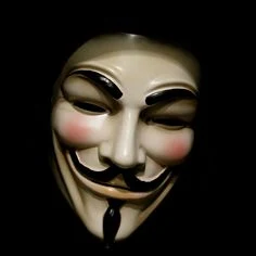 Imagem da máscara do filme V de Vingança exibindo uma máscara