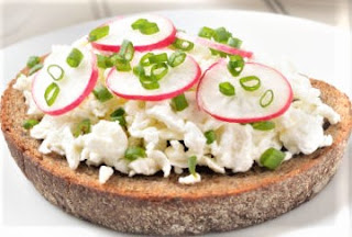 A pile of daikon radishes.