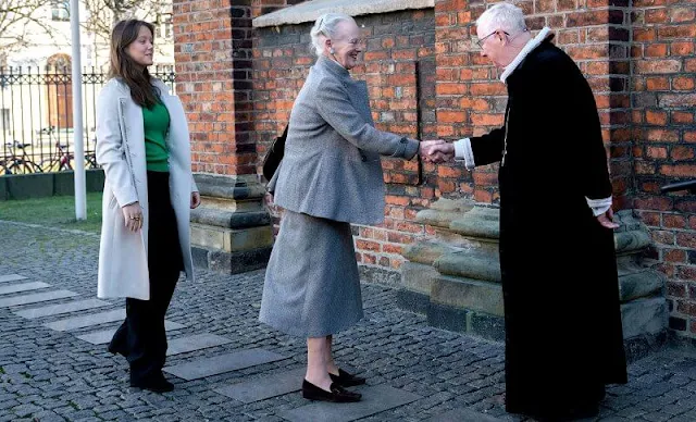 Danish Princess Isabella wore a Cetiva Italian virgin wool coat from Hugo Boss. Princess Isabella's confirmation