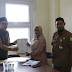 Ketua LPPOM MPU Aceh Serahkan Sertifikat Halal kepada 17 Pelaku Usaha Tenant Kantin RSUDZA