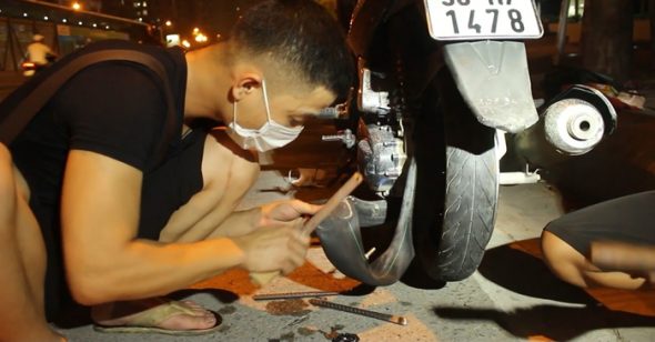 Giá vá Săm lốp xe máy giá bao nhiêu tiền ? tại Hà Nội 2024 Trọn gói Sửa chữa tại nơi