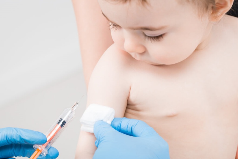 Menjaga kesehatan buah hati adalah tugas orang tua 6 Imunisasi Dasar untuk Si Buah Hati