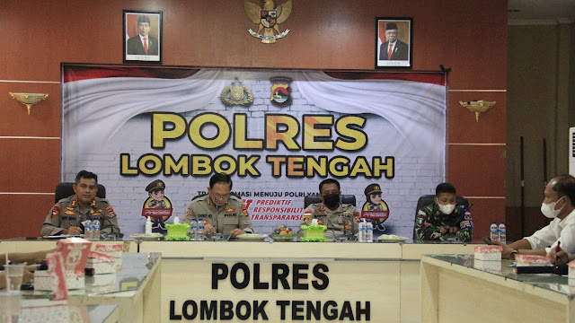 Kapolres Lombok Tengah Lakukan Rapat Evaluasi Dan Input Data Bersama Jajaran Yang Dihadiri Irwasda Polda NTB