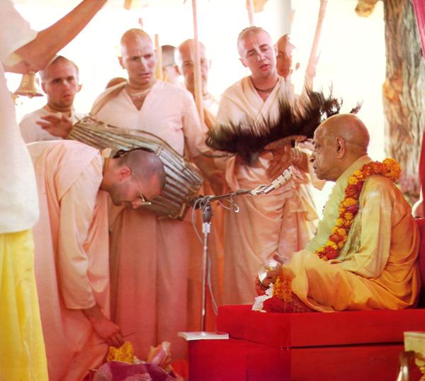 Worshipping Srila Prabhupada