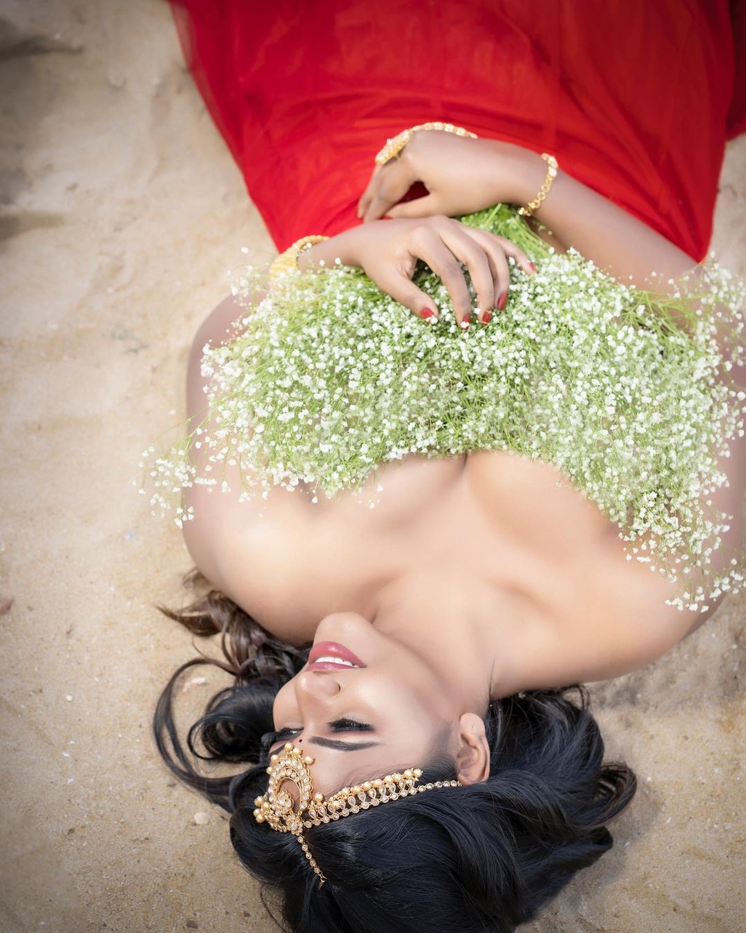 Shalu Shamu Sexy Topless Cleavage Navel Show Photoshoot Stills