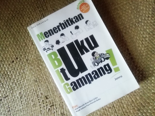 Resensi Buku “Menerbitkan Buku Itu Gampang”