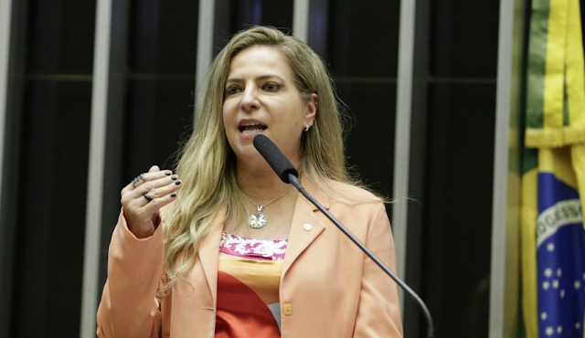 Luizianne volta a criticar “influências externas” e diz que decisão de apoio a Evandro só depois de diálogo como o governador