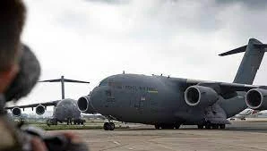 An eighth British plane leaves for Ukraine carrying anti-tank weapons  An eighth British military cargo plane leaves Brize Norton Air Base loaded with weapons for Kiev, according to informed sources. The British Deputy Defense Minister announced on Wednesday that "the country has delivered to Ukraine several thousand light anti-tank missiles."  On Wednesday, an eighth British military cargo plane left the "Breeze Norton" air base loaded with weapons for Kiev, according to informed sources.  And last week, the North Atlantic Treaty Organization (NATO) held a meeting to discuss the Ukrainian crisis while Russia was massing about 100,000 soldiers with tanks and other heavy weapons near the eastern border of Ukraine.  Earlier on Wednesday, British Deputy Defense Secretary Ben Wallace announced that his country had delivered to Ukraine several thousand light anti-tank missiles.  "We have sent thousands of light anti-tank missiles to the Ukrainian armed forces," he added in a radio interview. He described the Ukrainian people as a sovereign people ready to defend every inch of their land.  On Monday, the British Defense Secretary announced that his country would "provide Ukraine with anti-tank systems for self-defense." "They are not considered strategic weapons and do not represent any danger to Russia, and are intended for defense," he added.