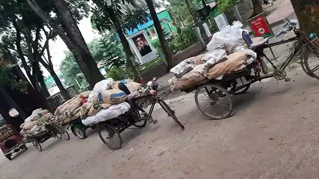 বকশীগঞ্জে অবৈধ পলিথিন সংরক্ষণ করার দায়ে ৫০ হাজার টাকা জরিমানা