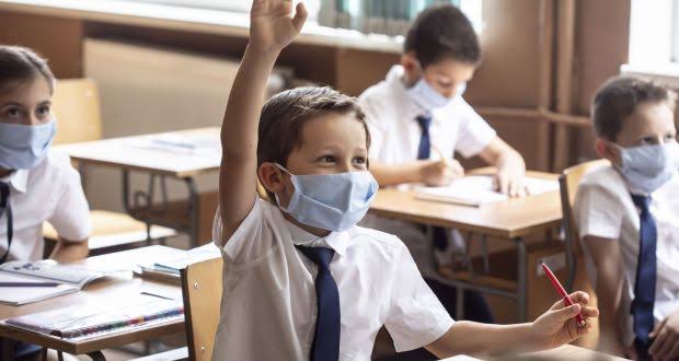 Secondary School Students In England Are Refusing To Wear Masks, Which Is Generating Concern.