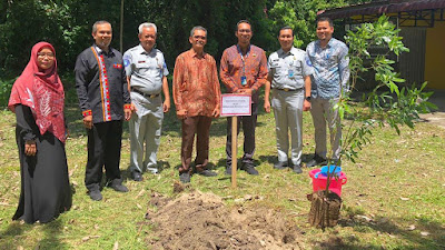 Jasa Raharja Aceh Tanam Pohon Tabebuya di Kampus Fakultas Hukum Unimal