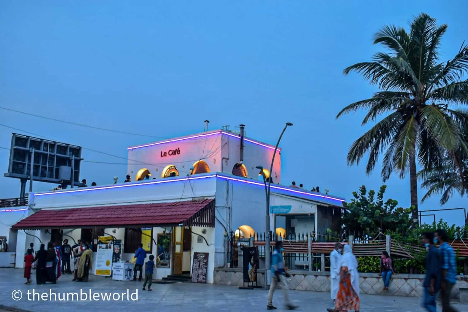 Beautiful Le Cafe in the Promenade Beach