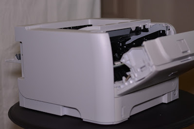 Impresora de tecnología láser marca Samsung.