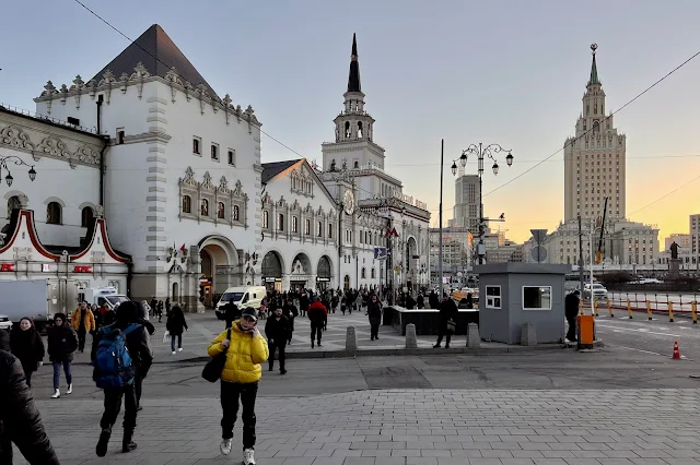 Комсомольская площадь, Казанский вокзал, гостиница Hilton Moscow Leningradskaya