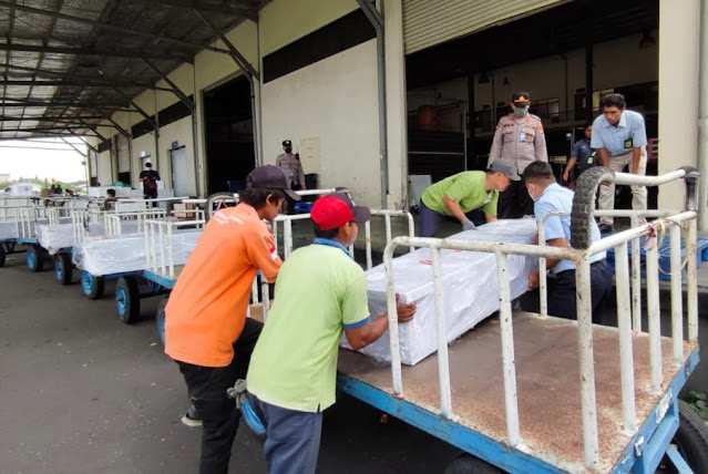7 janazah korban kapal tenggelam di Malaysia tiba di Bizam. Cek identitas!