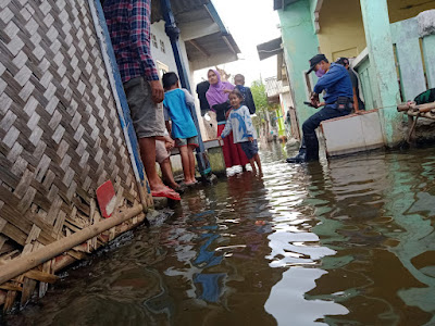 Kisah miris, sedih dan Kondisi Banjir selama hampir 3 bulan yang dialami oleh warga Kampung Gaga RT 001/03 Desa Tanjung Pasir, Kecamatan Teluknaga