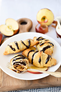 Fast & Easy Vegan Apple Cinnamon Crescent Rolls With Chocolate Glaze (Recipe)