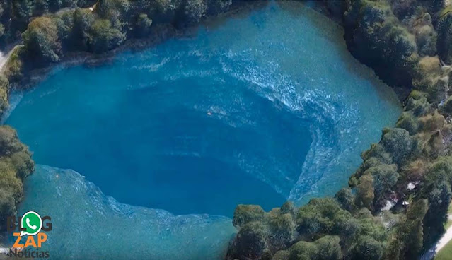 Misterioso lago azul