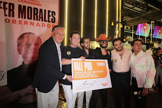 Fernando Morales firma compromiso con la comunidad LGBTTTIQ+