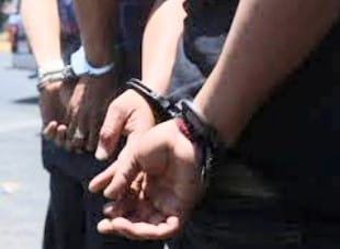 Policía Nacional arresta dos personas por presunto robo de passola  en Barahona