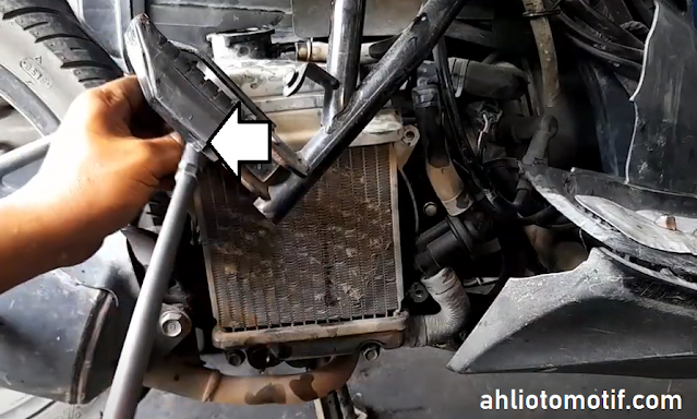 Cara mengatasi kebocoran/rembes oli pada motor Vario lama