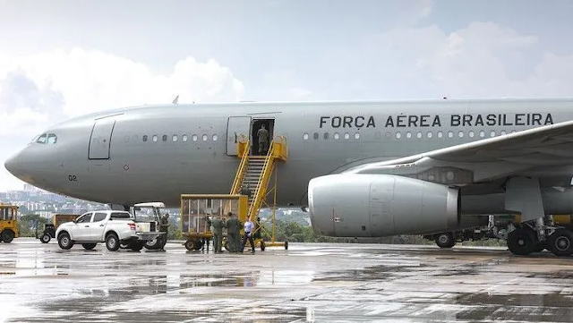Segundo avião da FAB chega ao Brasil trazendo 214 resgatados de Israel