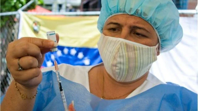 El médico infectólogo indicó que las vacunas contra el coronavirus tienen efectividad contra la nueva variante detectada en Suráfrica