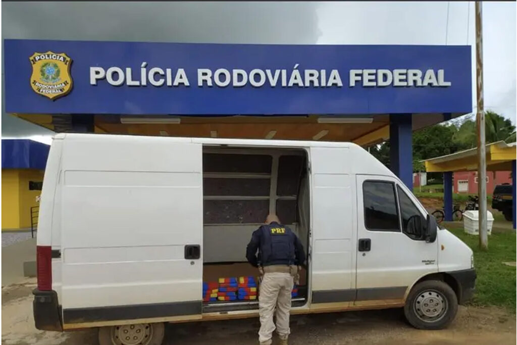 Em Xapuri, homem é detido pela PRF com mais de 31 kg de cocaína