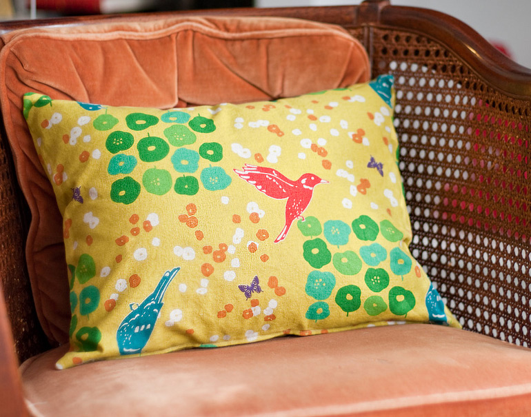 How to Sew a Zippered Throw Pillow