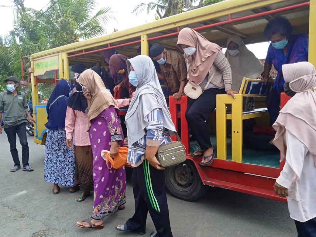 Genjot Vaksinasi, Kelurahan Panjatan Jemput Warganya dengan Odong-odong