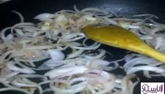 Frying-onions-with-oil