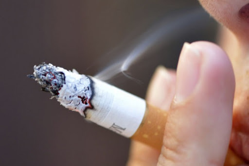  80% das mortes por câncer de pulmão são causadas por cigarro, diz estudo