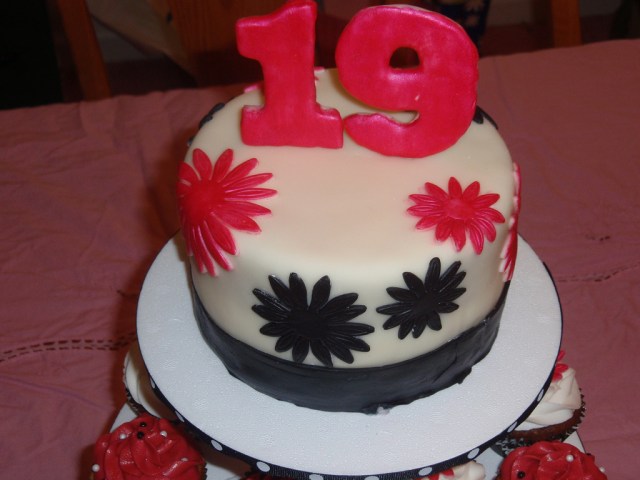 birthday cakes for 19 year olds