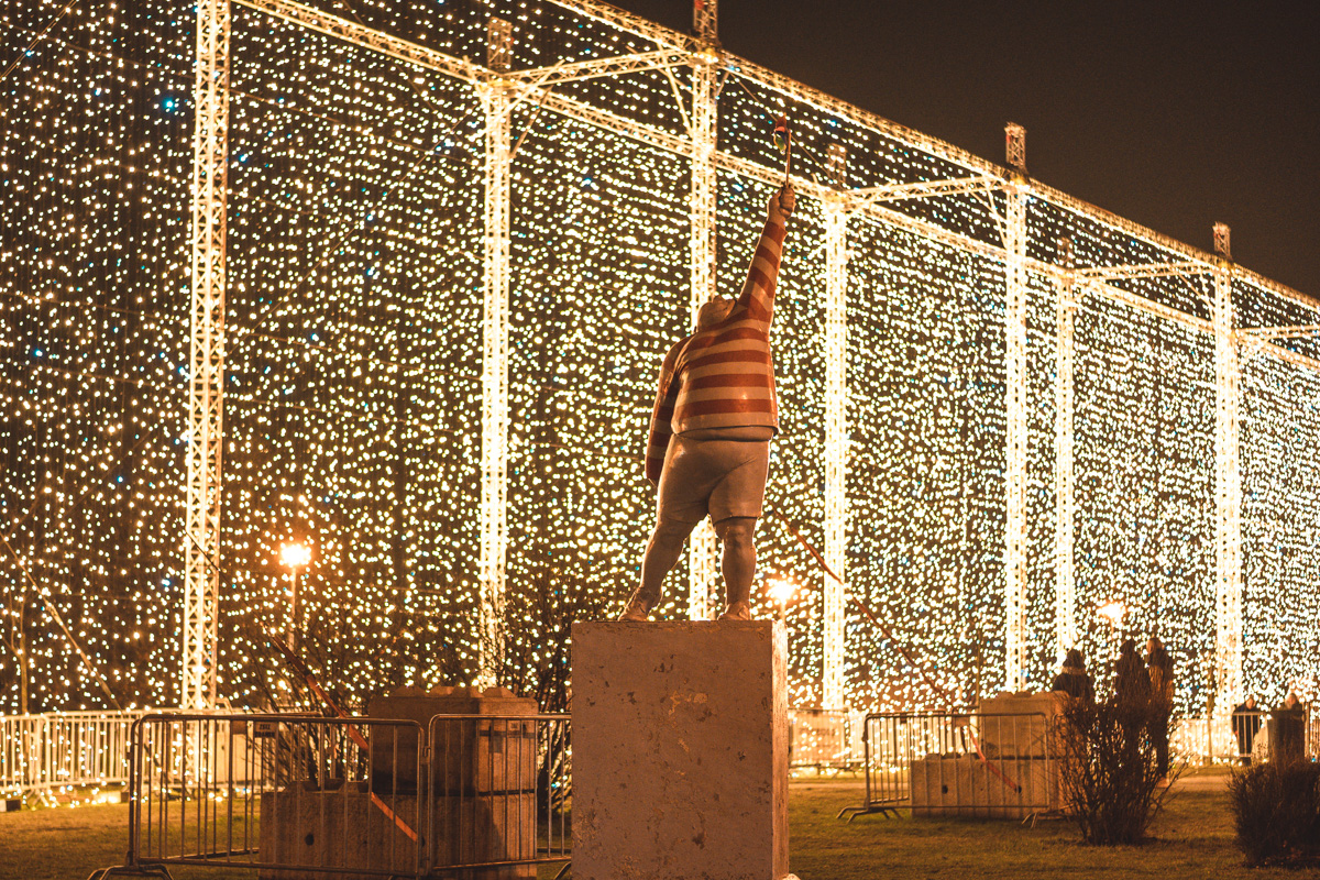 Iluminacje świąteczne Gdańsk Pomnik Powiew Wolności
