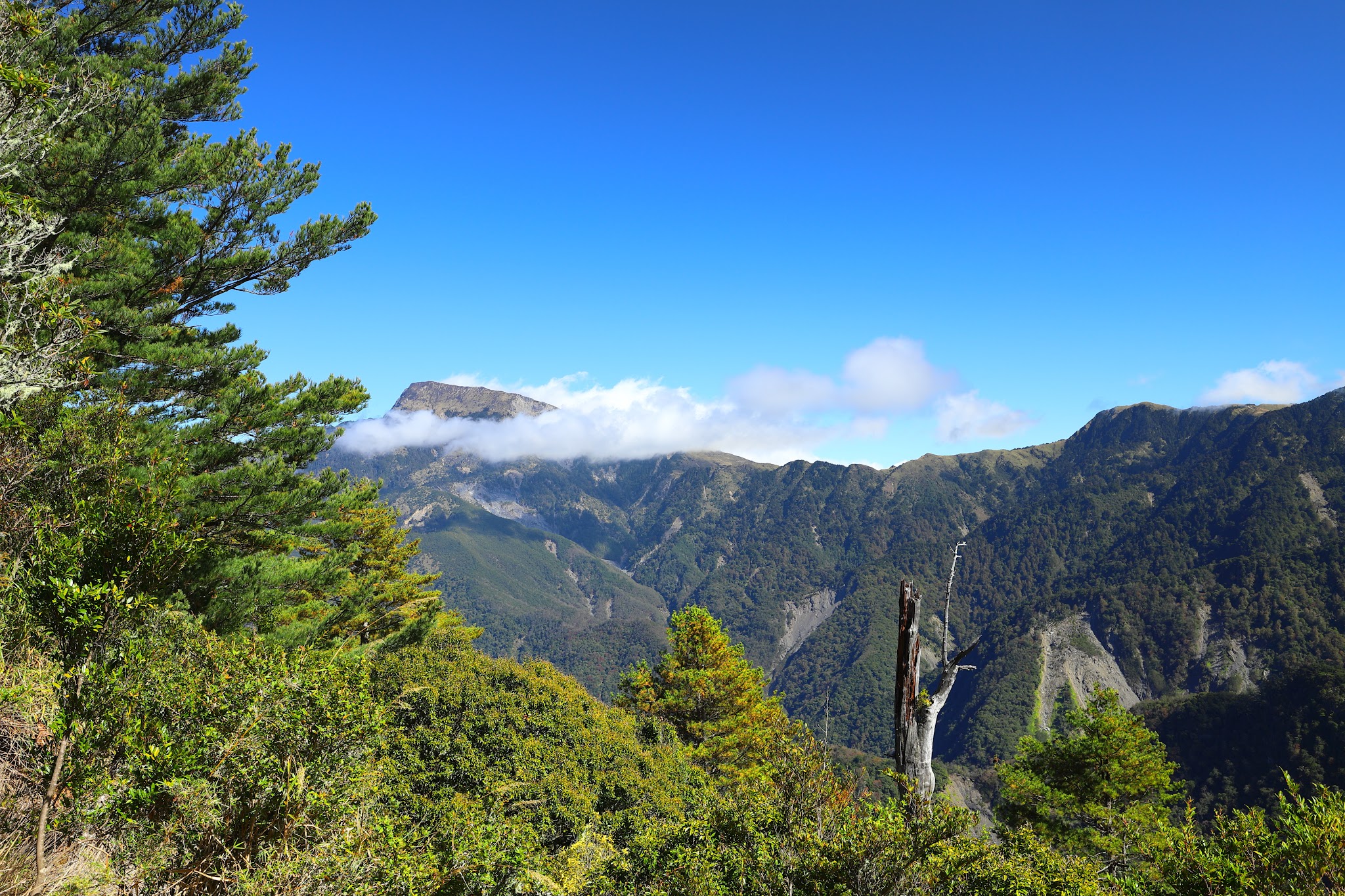 南一段關山為台灣知名百岳名山