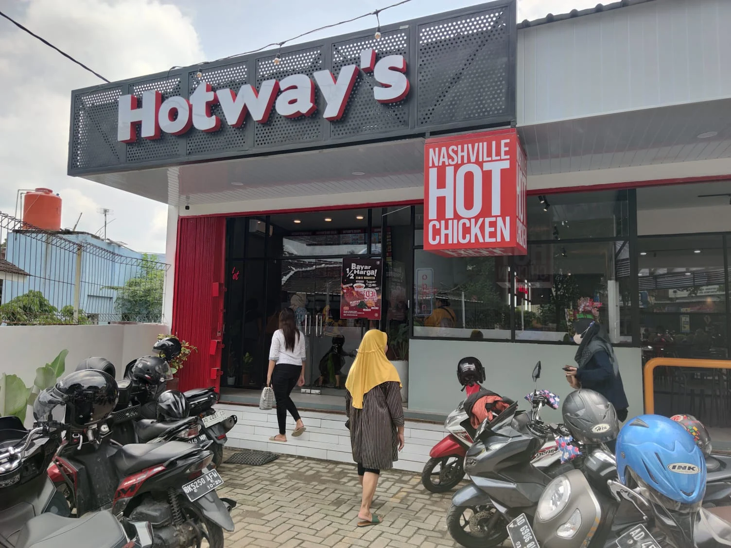 Menikmati Ayam Goreng Pedas Nashville di Hotway's Chicken Boyolali, Sepedas Apa?