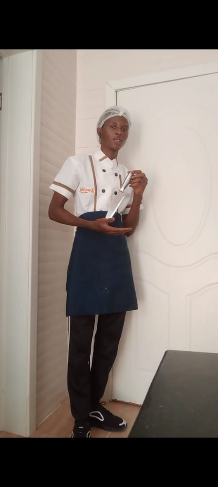 A baker needed in a eatery in an eatery in Lekki phase 1, salary 70k, no accommodation 